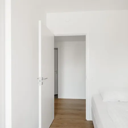Fantastic 2-bed With Balcony